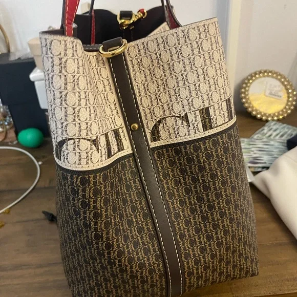 Carolina Herrera Matryoshka bag in perfect condition with lock. - Picture 3 of 5